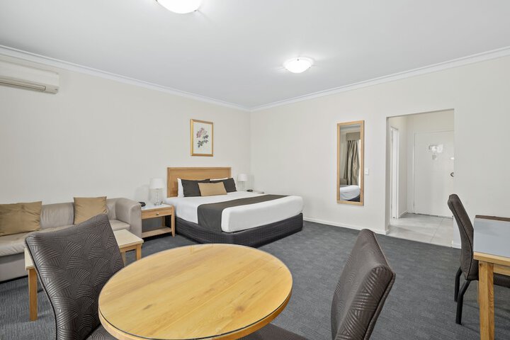 Room 7 of 40