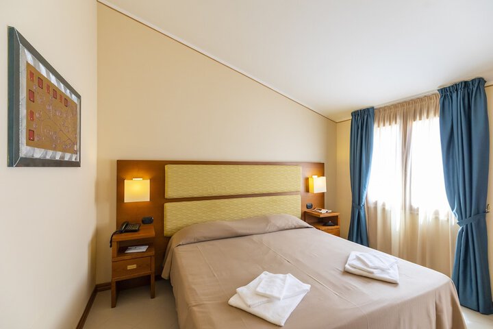 Room 12 of 71