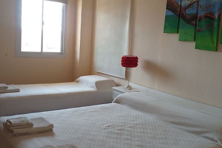 Room 6 of 28