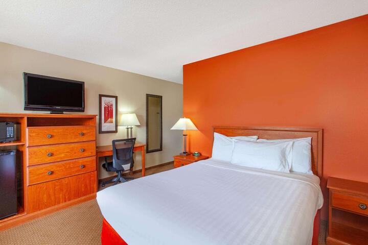 2 Queen Beds (6 of 6)