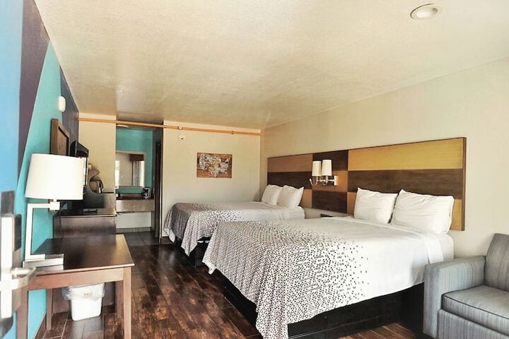 Room 6 of 11