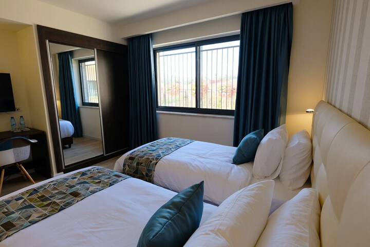 Room 13 of 106