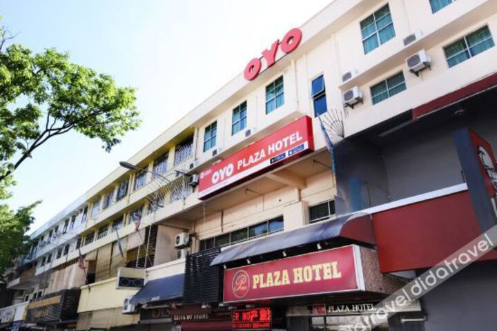 OYO 699 Plaza Hotel