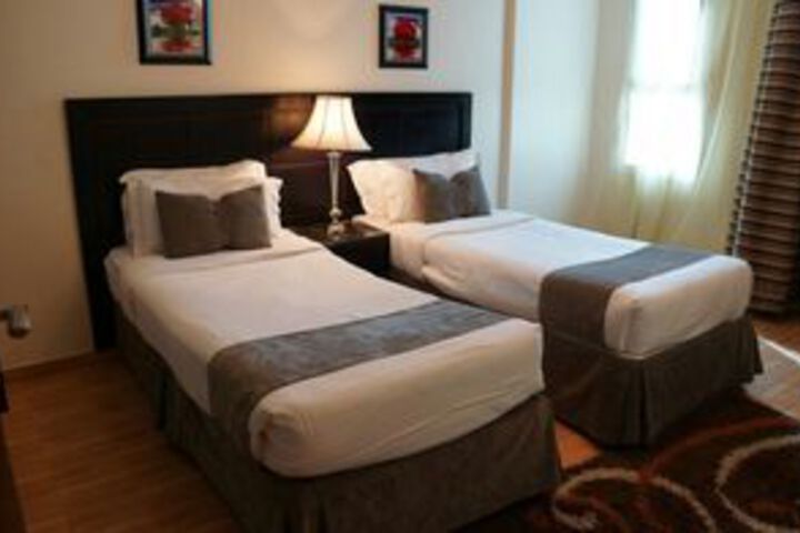 Room 10 of 39