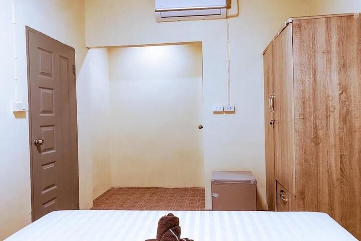 Room 12 of 37