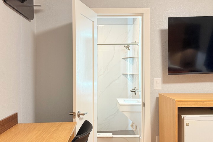 Room 11 of 18