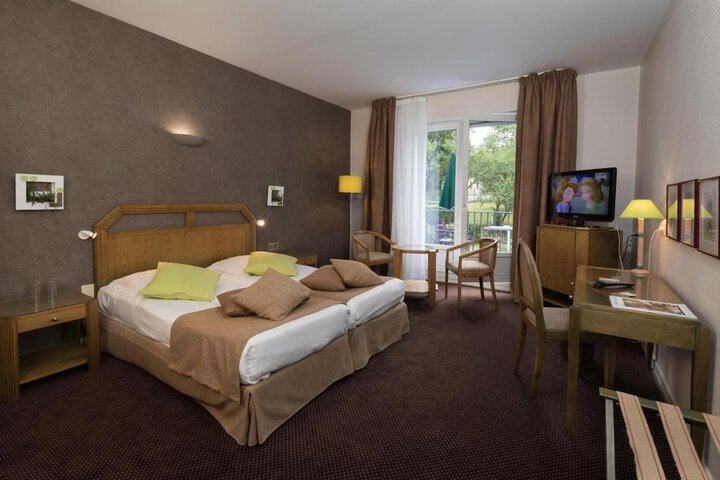 Room 15 of 26
