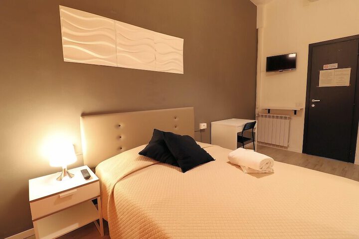 Room 7 of 9
