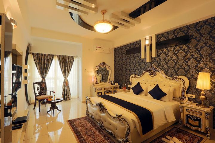 Room 15 of 39