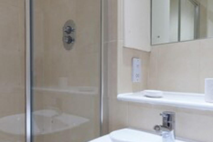 Room 6 of 35