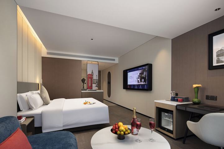 Room 10 of 48