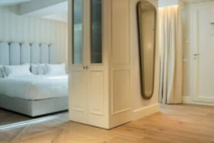 Room 10 of 104
