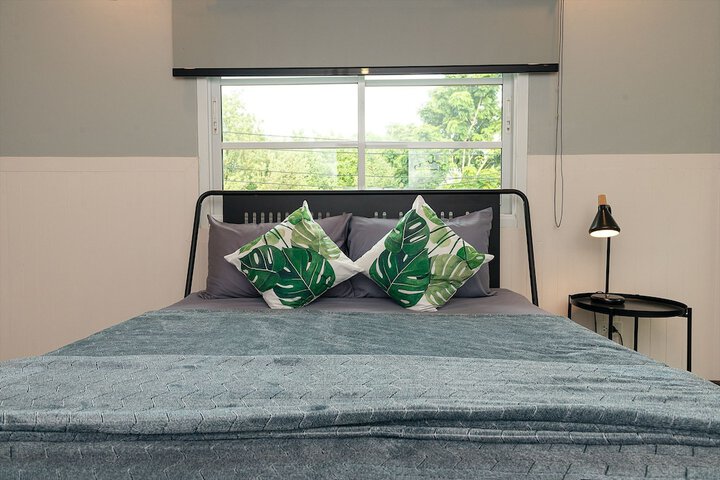 Room 5 of 32
