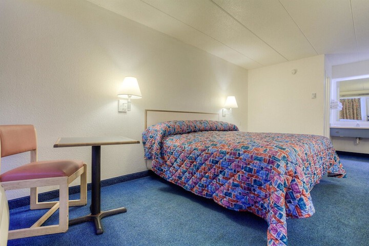 Room 9 of 47