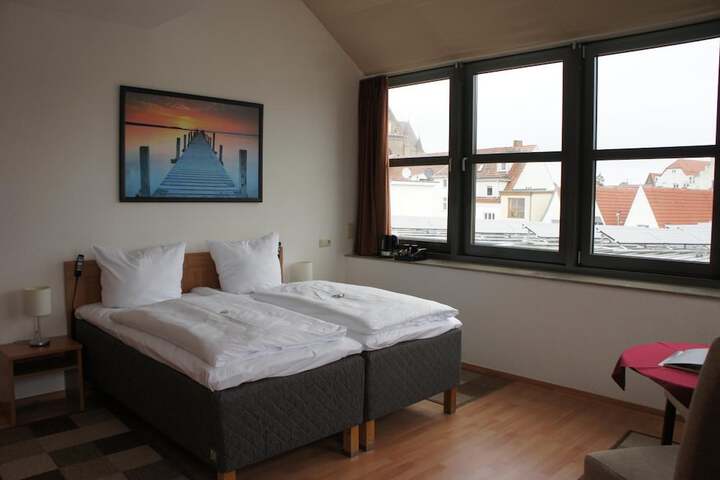 Room 13 of 31