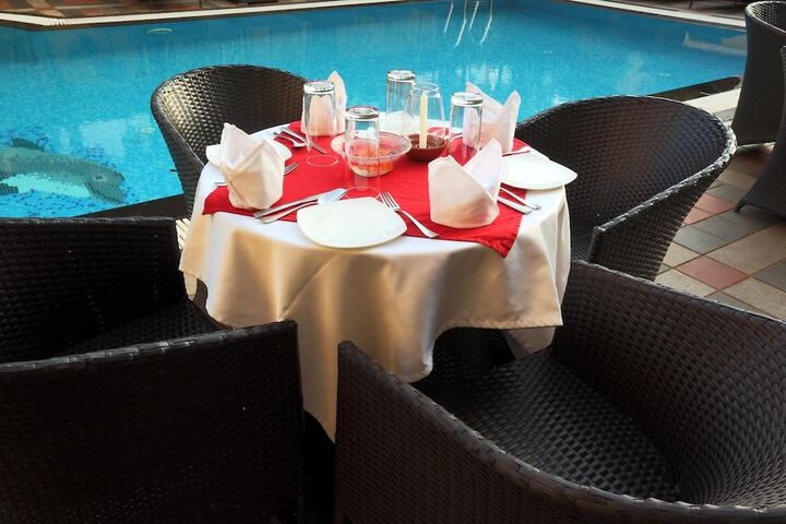 Dining 72 of 102