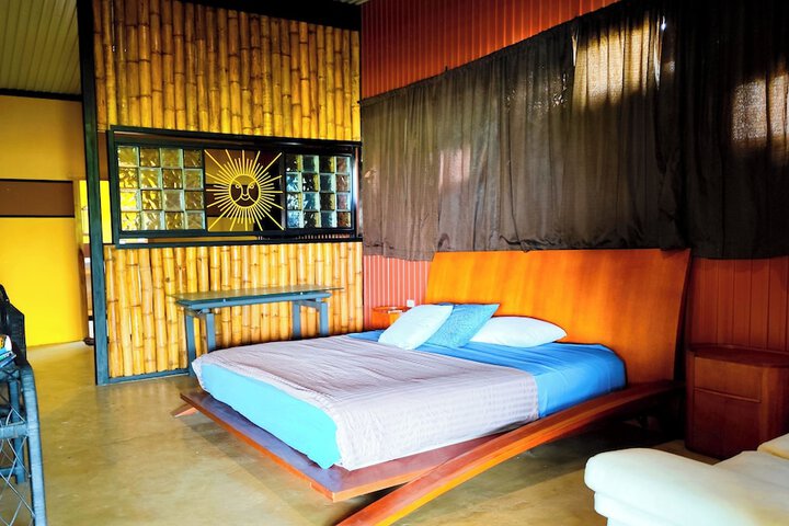 Room 33 of 48