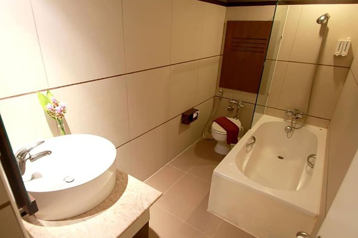 Room 16 of 33