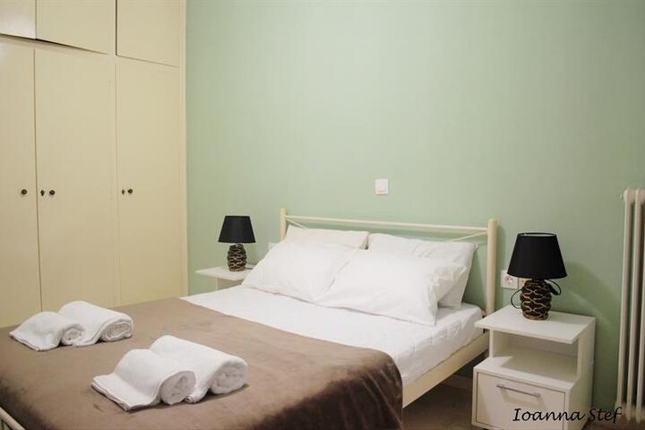 REGGINAS ZANTE HOUSE
