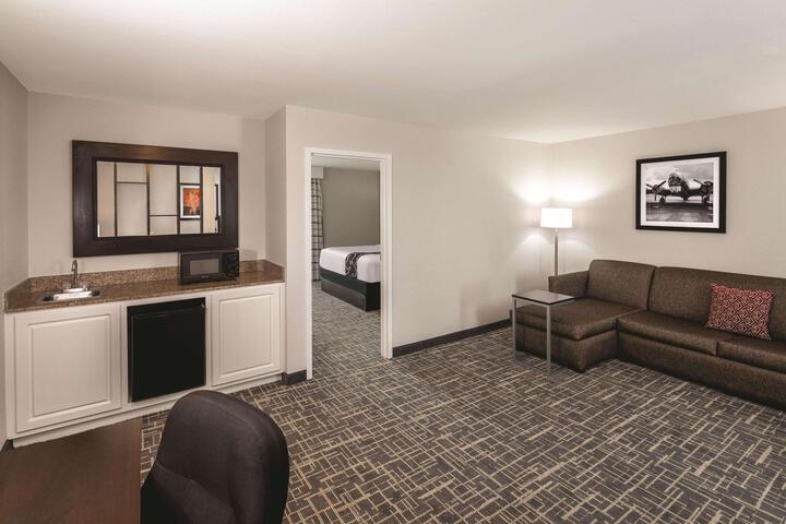 1 King Bed Executive Room (2 of 3)