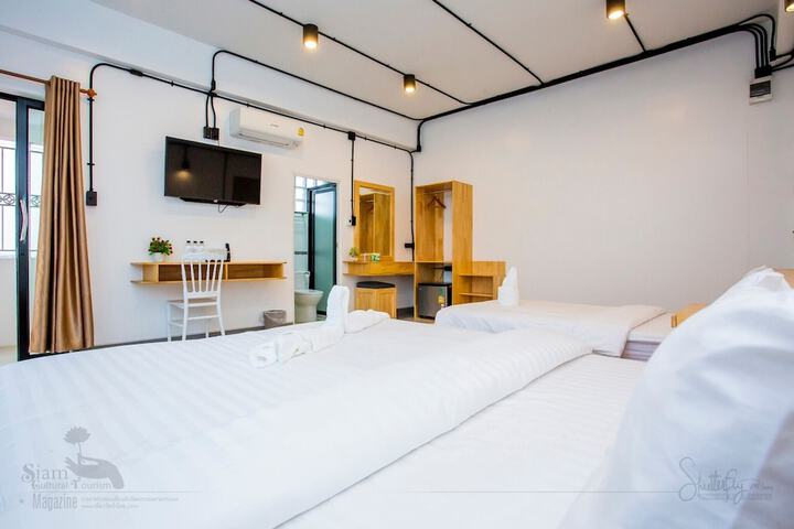 Room 4 of 20