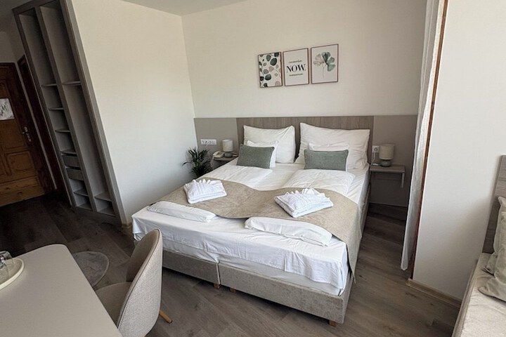 Room 12 of 38
