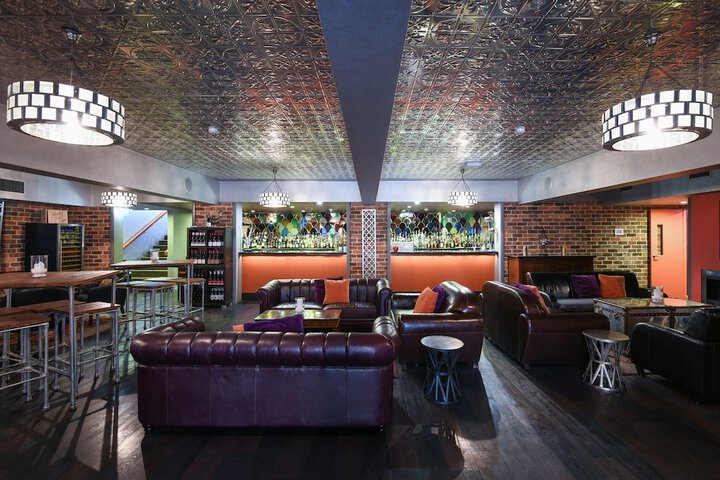 Lounge 124 of 145