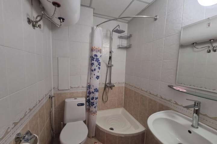 Room 42 of 102