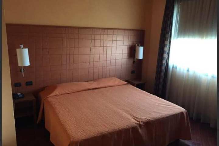 Room 5 of 21