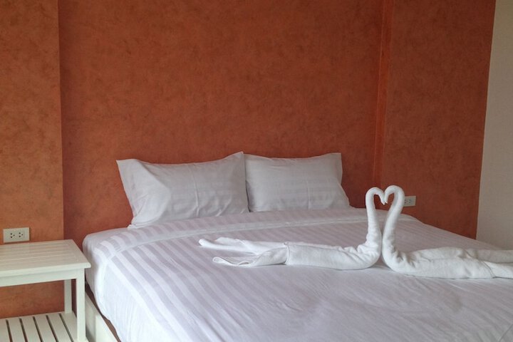 Room 4 of 28