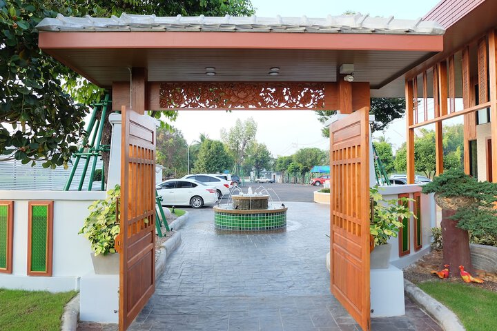 Hotel Exterior 44 of 56