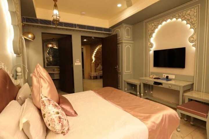 Room 47 of 81