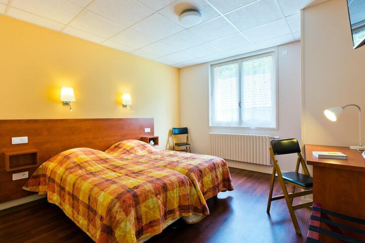 Room 9 of 35
