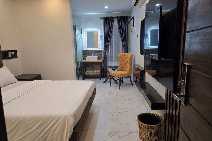 Room 17 of 32