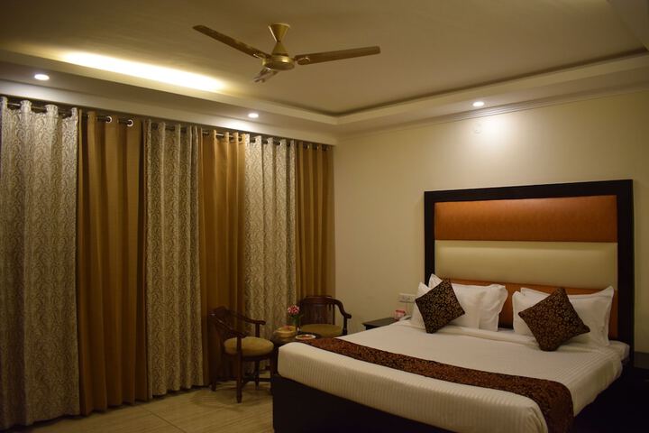 Room 5 of 17