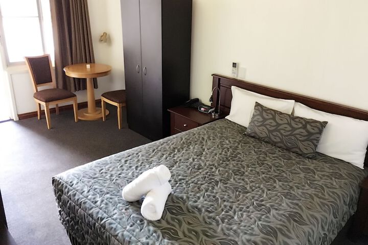 Room 5 of 63