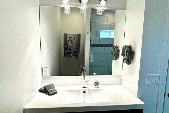 Room 9 of 18