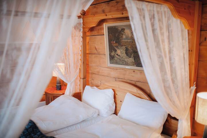 Room 47 of 92