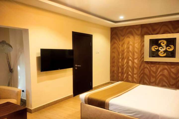 Room 8 of 45