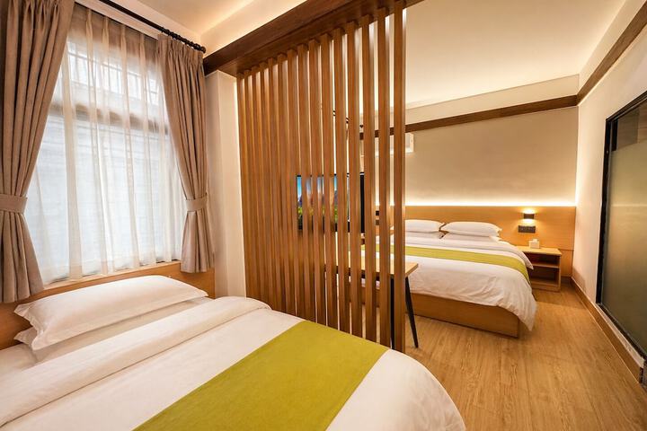 Room 10 of 43
