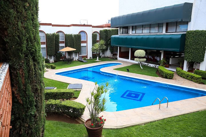 Pools & Facilities