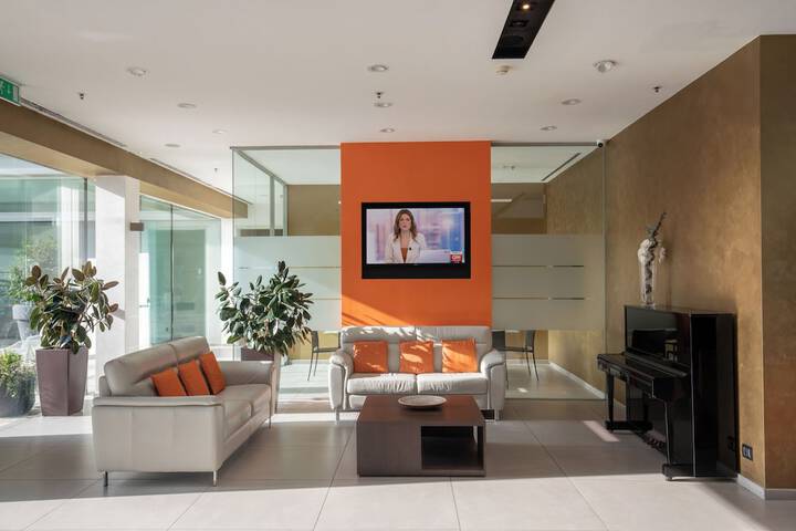 Entrance & Lobby