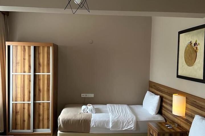 Room 12 of 50