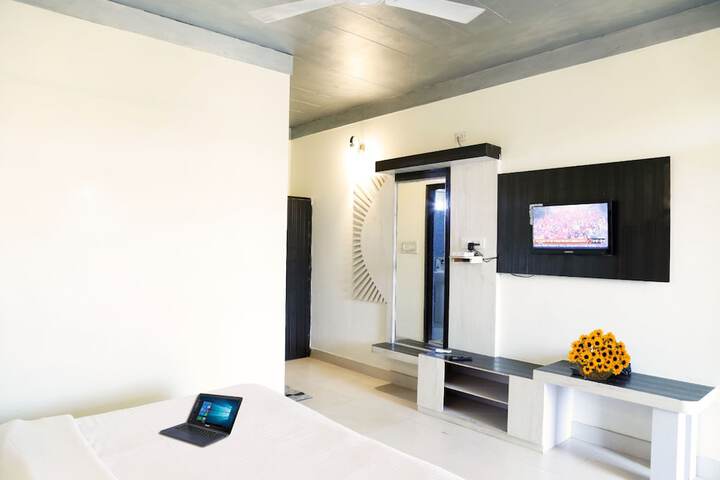 Room 10 of 26