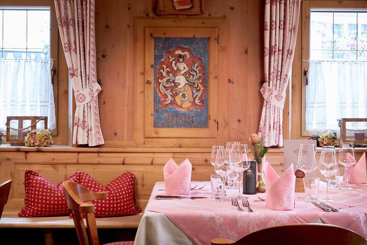 Dining 136 of 204