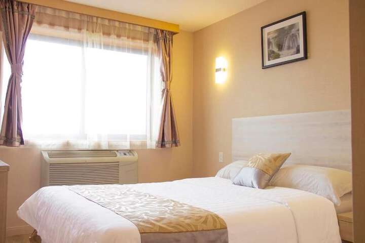 Standard Single King Bed (2 of 3)