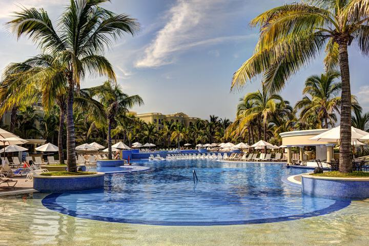 Hotel Pool