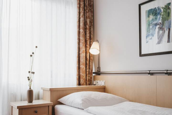 Room 16 of 62