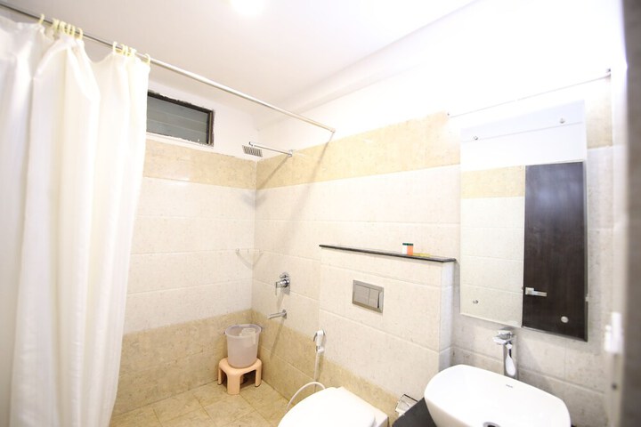 Room 12 of 18