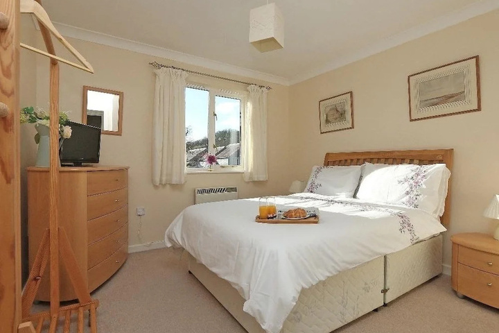 Room 2 of 16